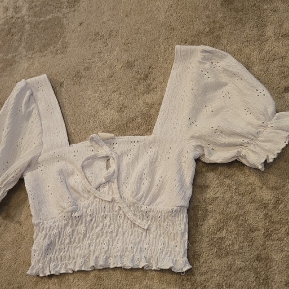Urban Outfitters White Eyelet Puff Sleeve Top Size Medium - Picture 2 of 5